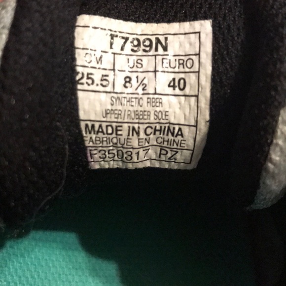 Asics 8.5 size shoe, barely worn! - Picture 3 of 4